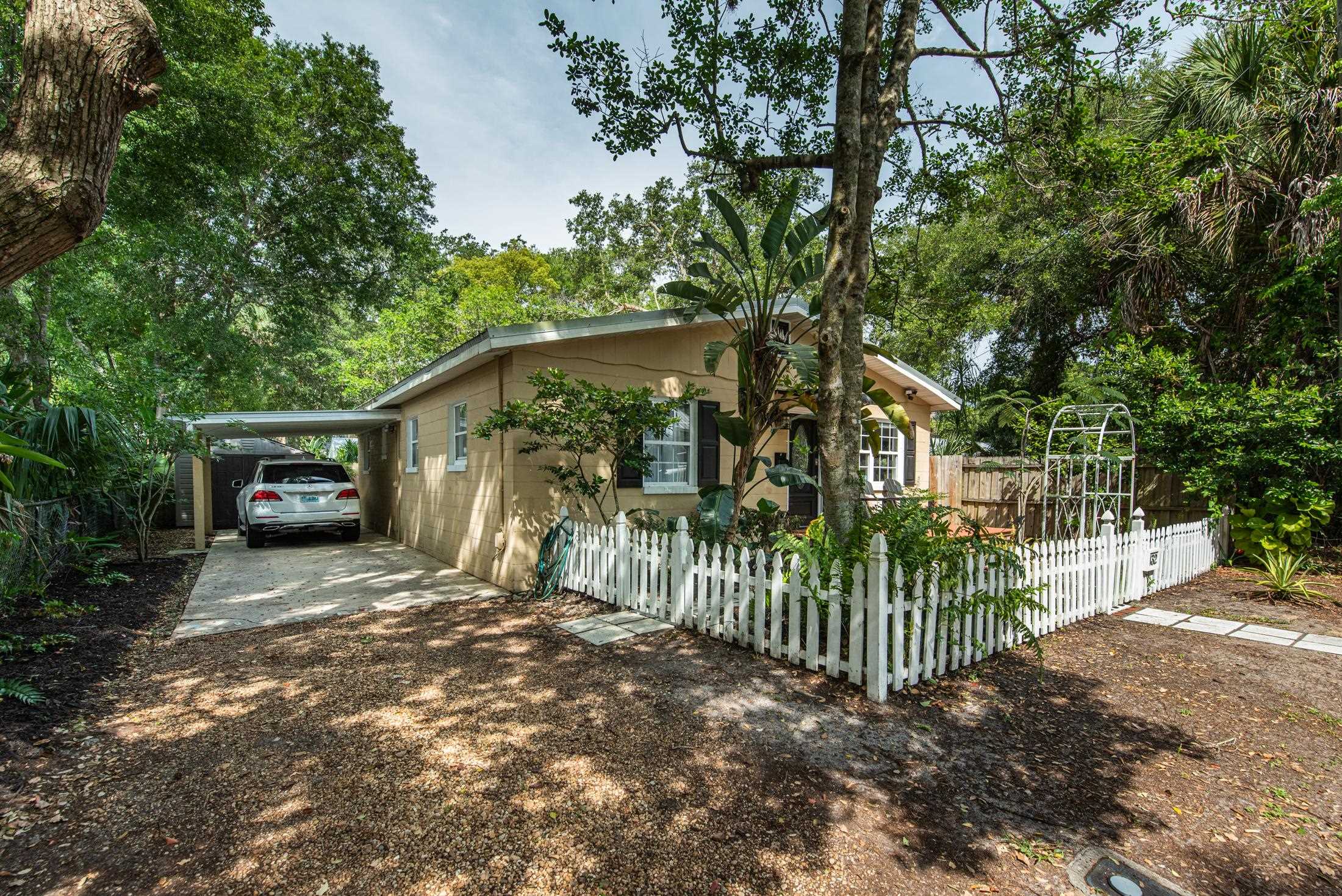 132 Oneida Street St. Augustine, FL 32084 - Photo 9 of 36 a view of a small yard in front of house