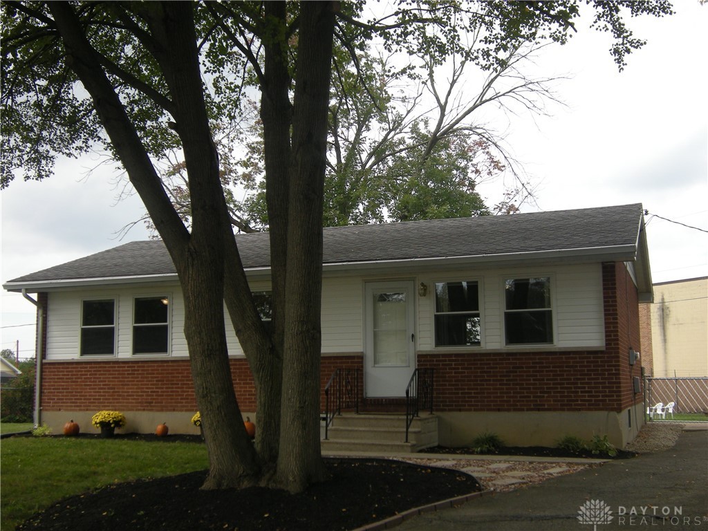 3595 Ln Garden Court Riverside, OH 45404 - Photo 2 of 29
