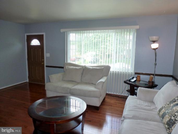 3913 Bryony Road Randallstown, MD 21133 - Photo 12 of 20 Living Room