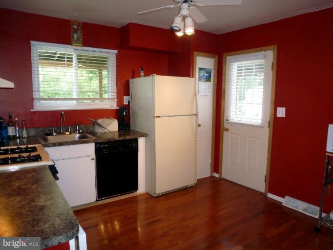 3913 Bryony Road Randallstown, MD 21133 - Photo 10 of 20 Kitchen