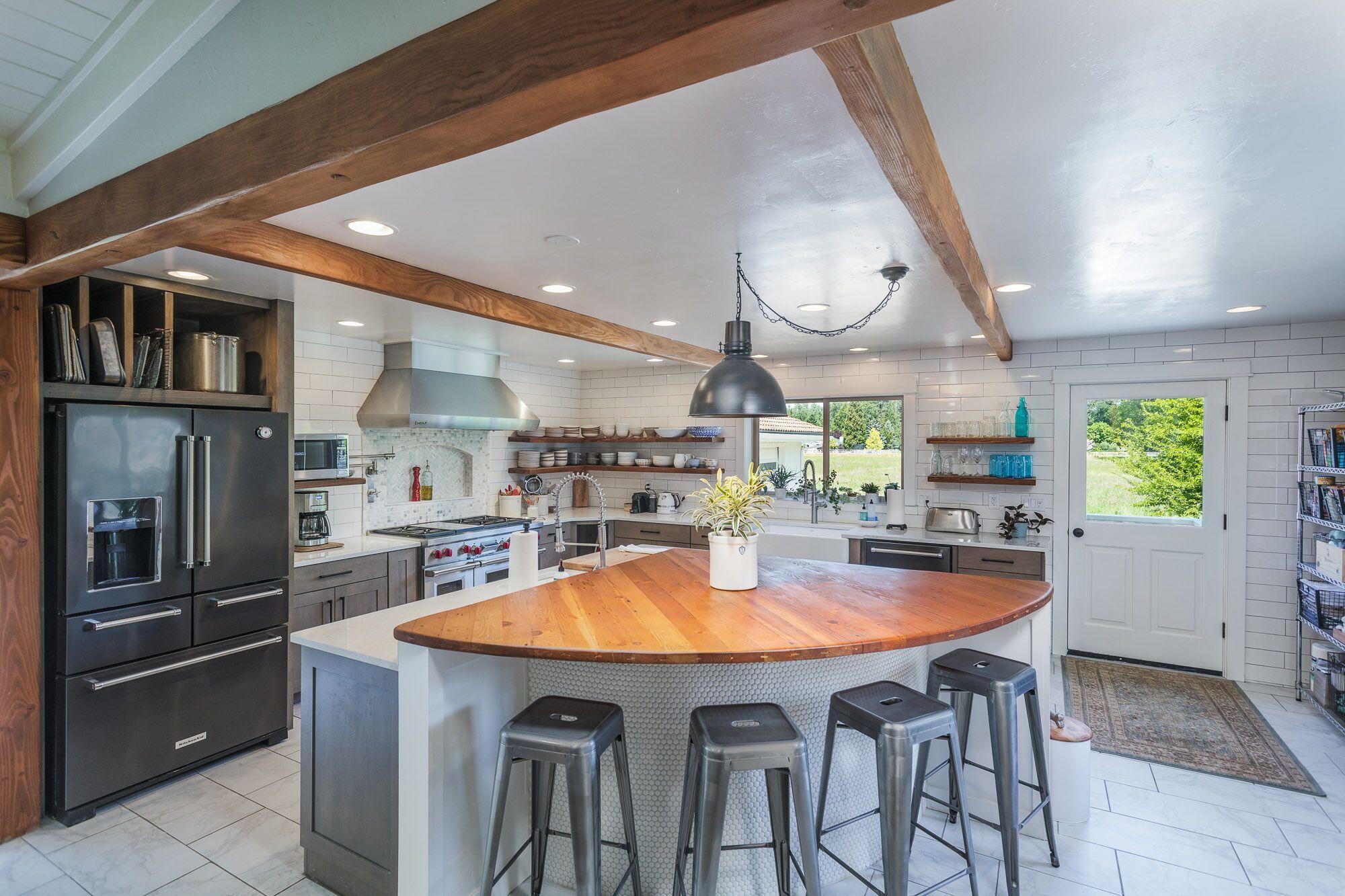 3134 South River Road Grants Pass, OR 97527 - Photo 8 of 38 a kitchen with a table and chairs in it