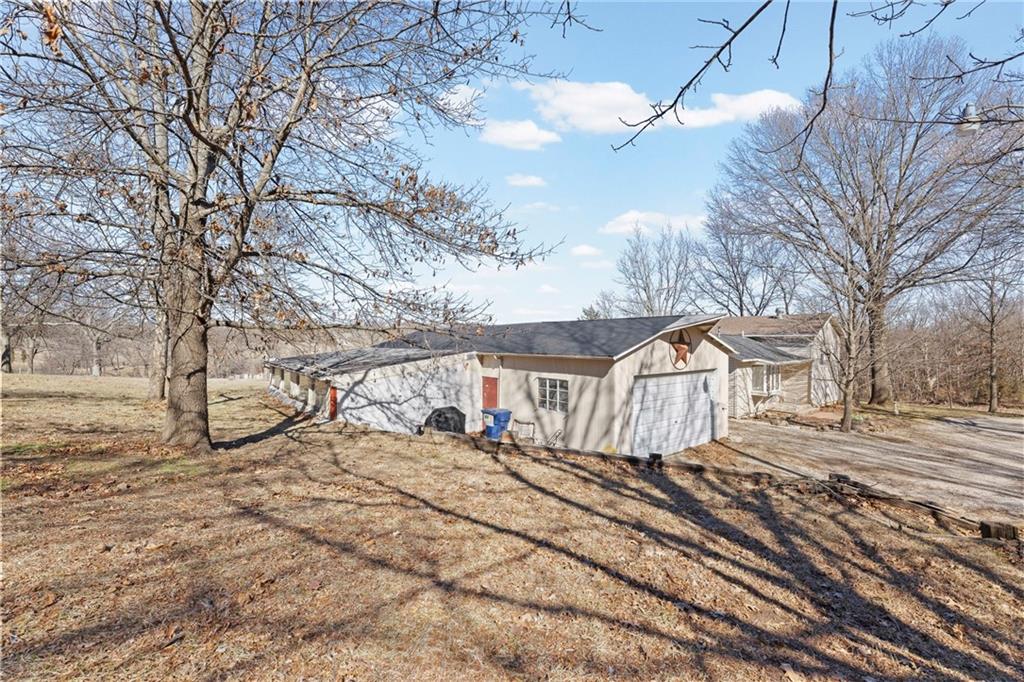 29870 Lookout Road Paola, KS 66071 - Photo 4 of 66