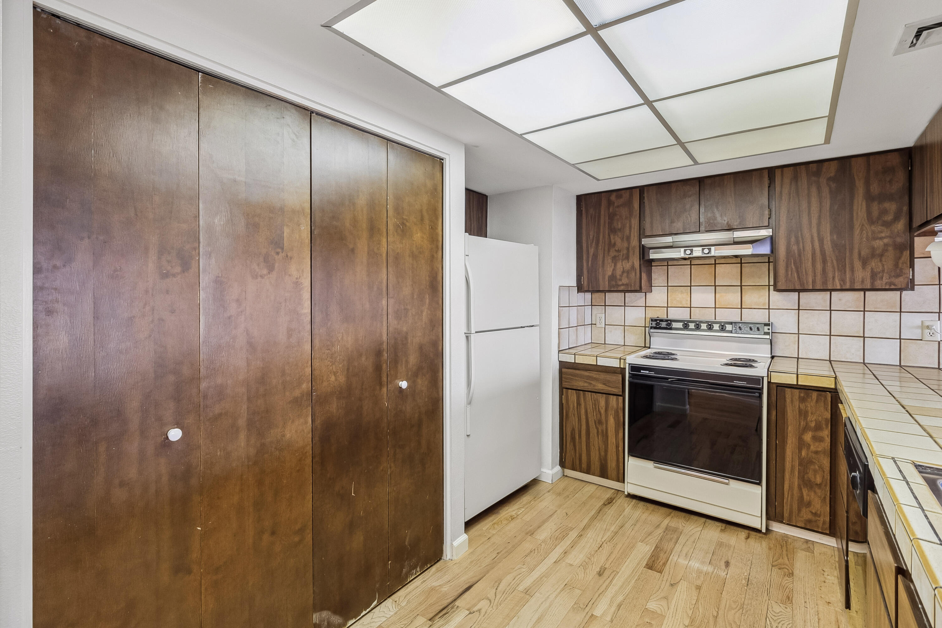 1959 Bechelli Lane Redding, CA 96002 - Photo 14 of 46 Kitchen