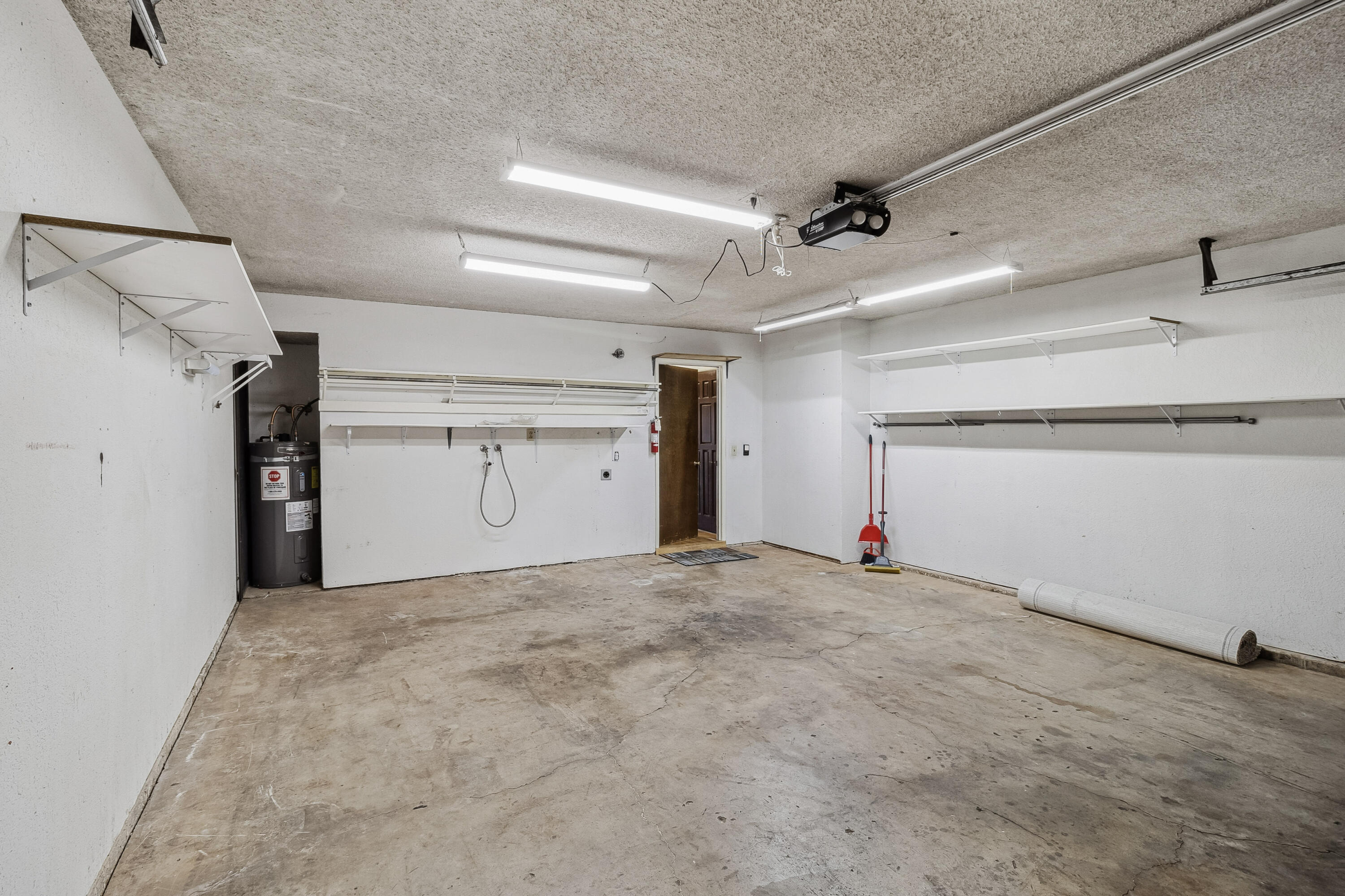 1959 Bechelli Lane Redding, CA 96002 - Photo 39 of 46 Garage