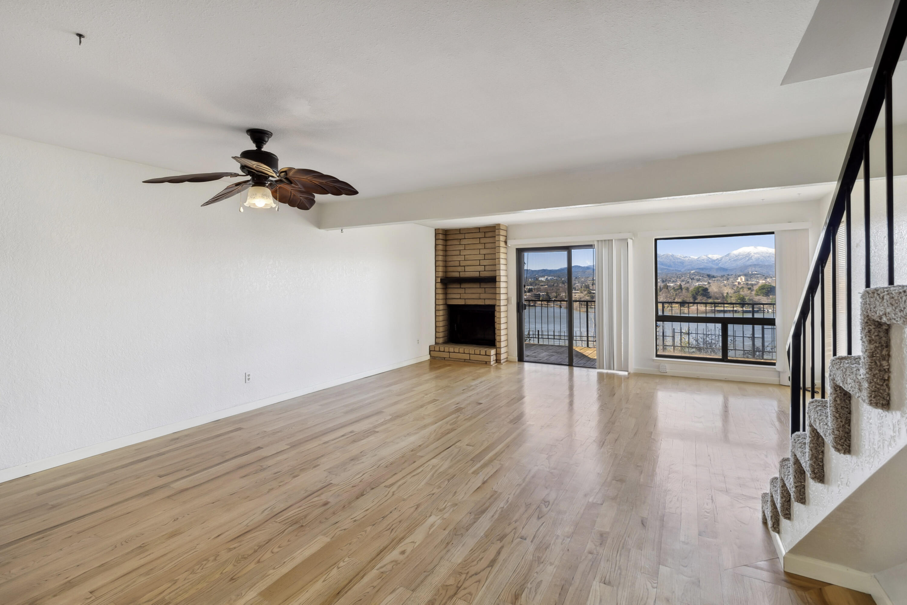 1959 Bechelli Lane Redding, CA 96002 - Photo 9 of 46 Living & Dining