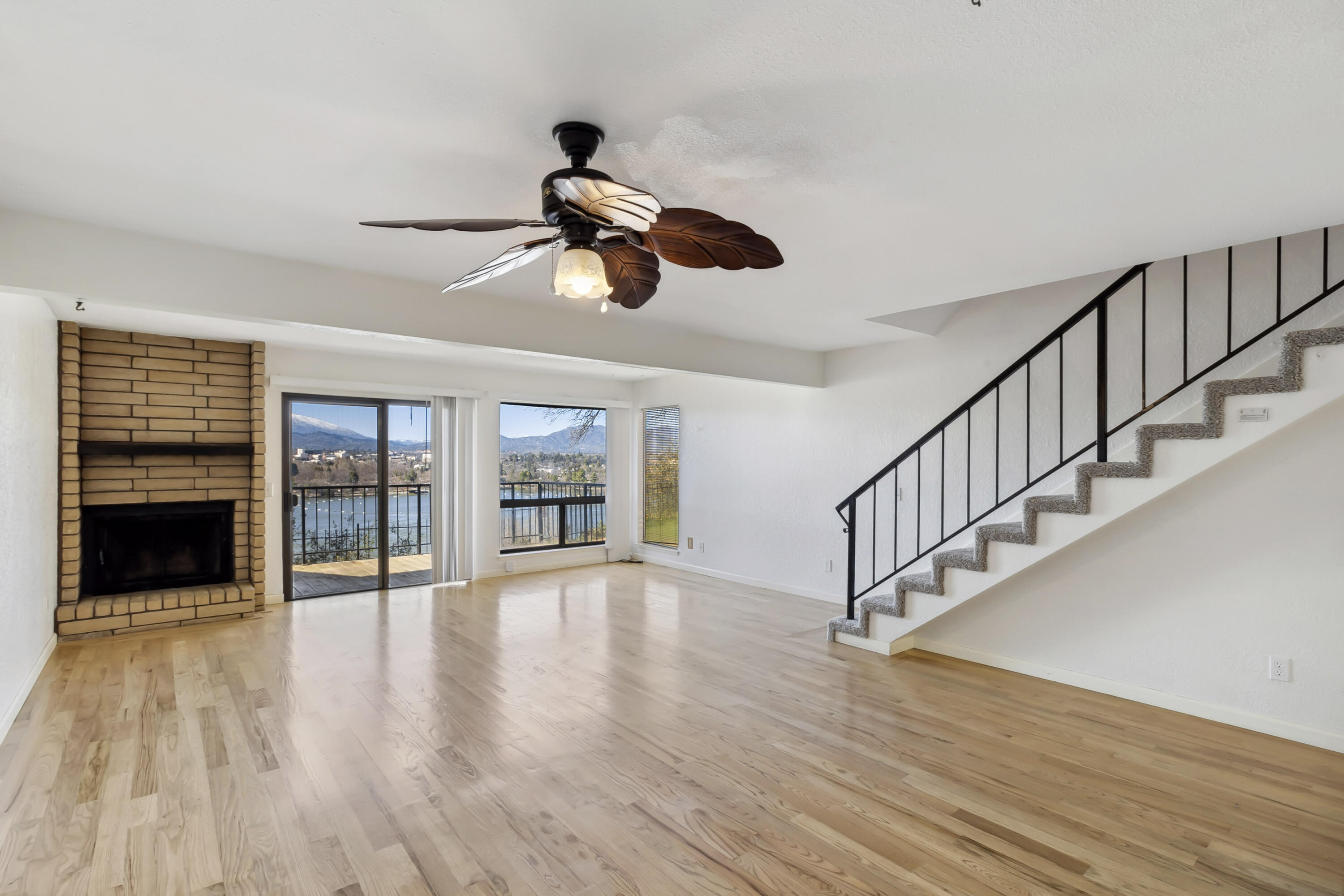 1959 Bechelli Lane Redding, CA 96002 - Photo 10 of 46 Living & Dining