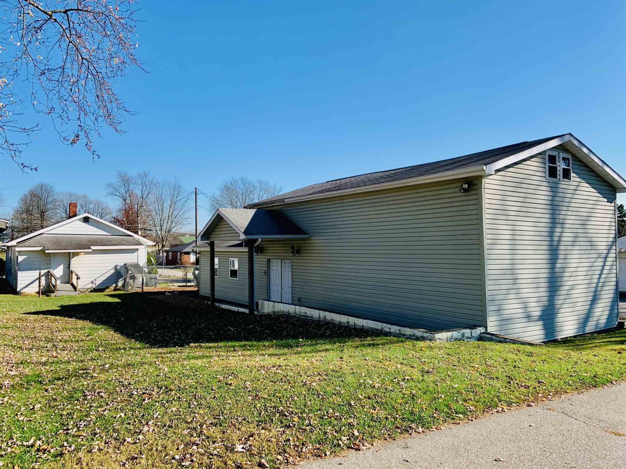1411 Hillcrest Road Bedford, IN 47421 - Photo 5 of 28 Gallery Image 5