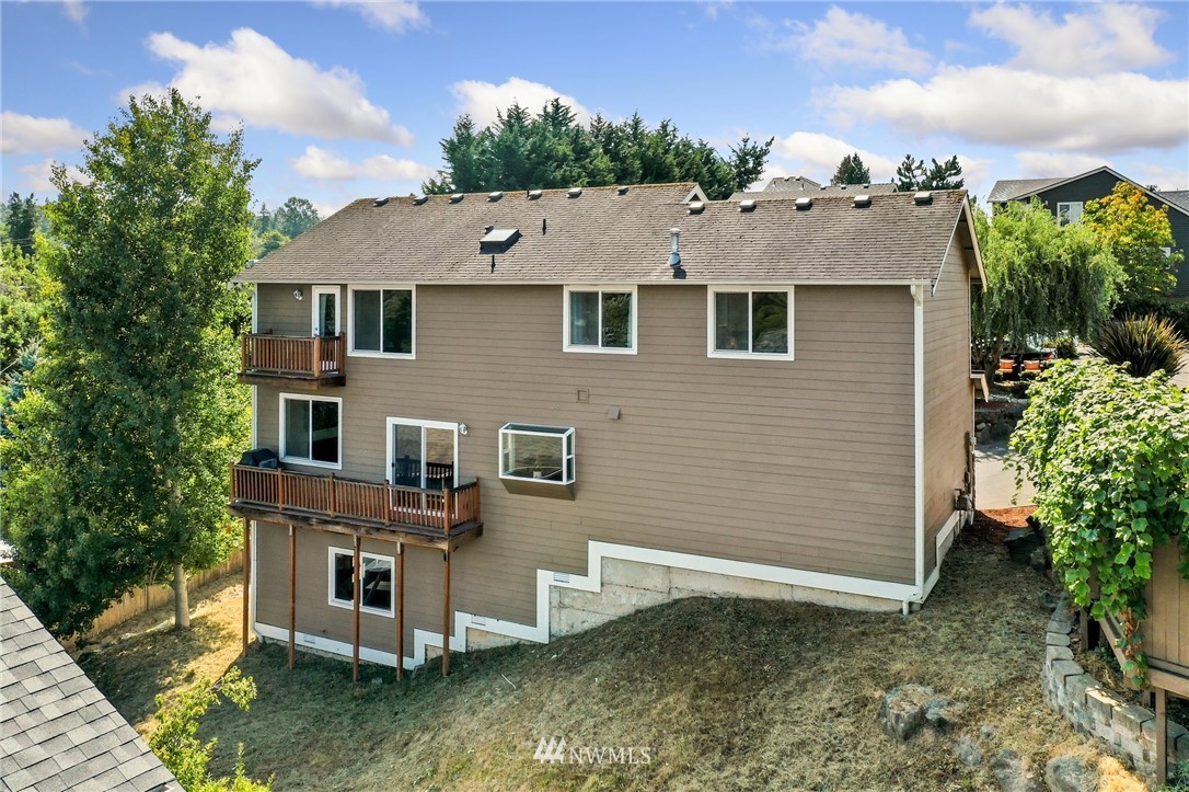 322 South 21st Street Renton, WA 98055 - Photo 27 of 29 a house view with a garden space