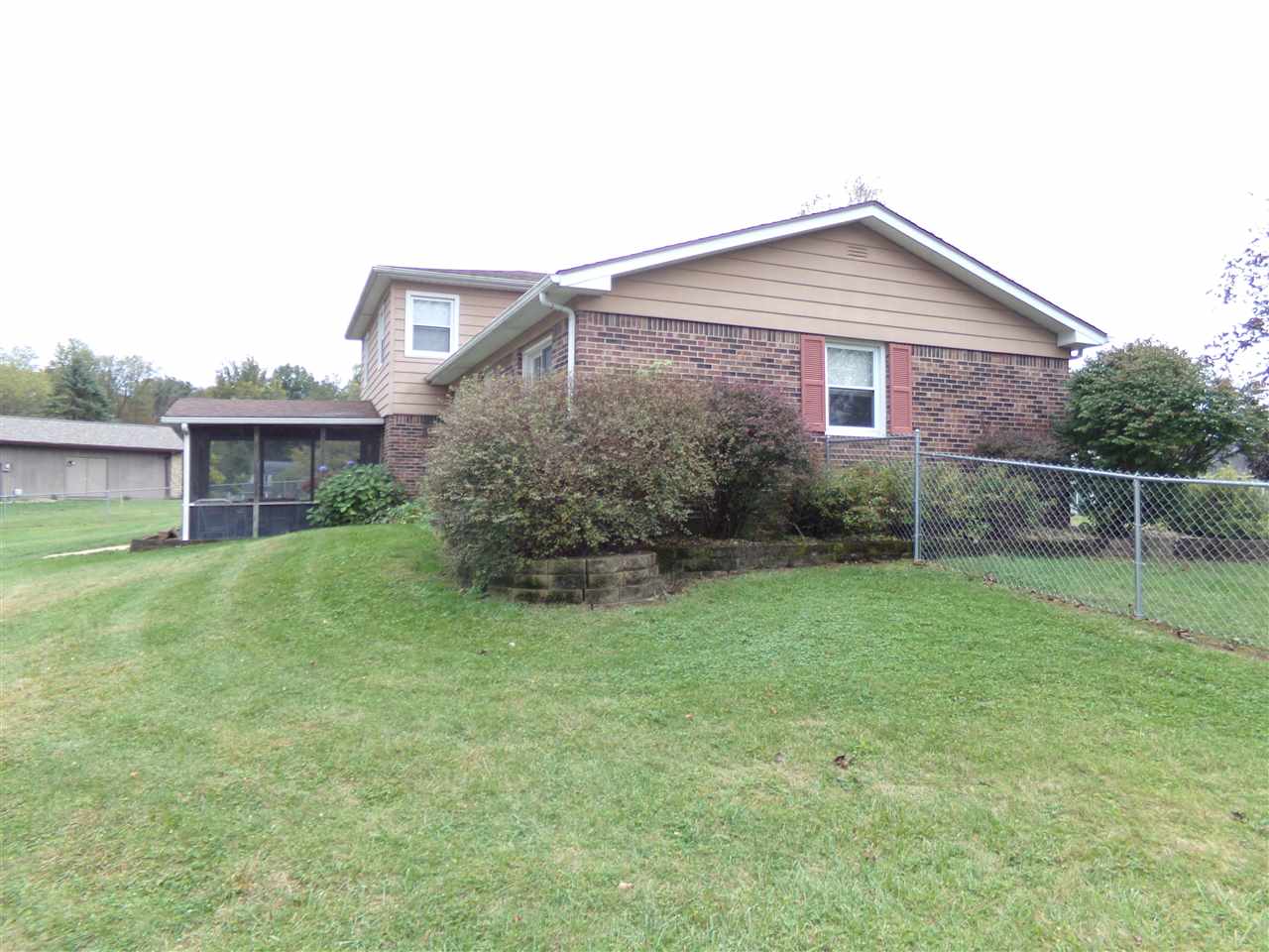 2436 West Ridge Road Peru, IN 46970 - Photo 2 of 14