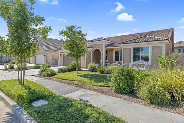$460,000 | 5121 West Brooke Avenue, Visalia, CA 93291
