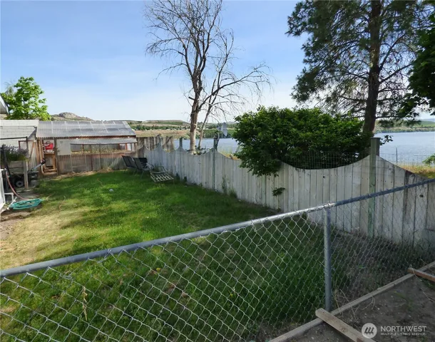 a view of a house with a back yard
