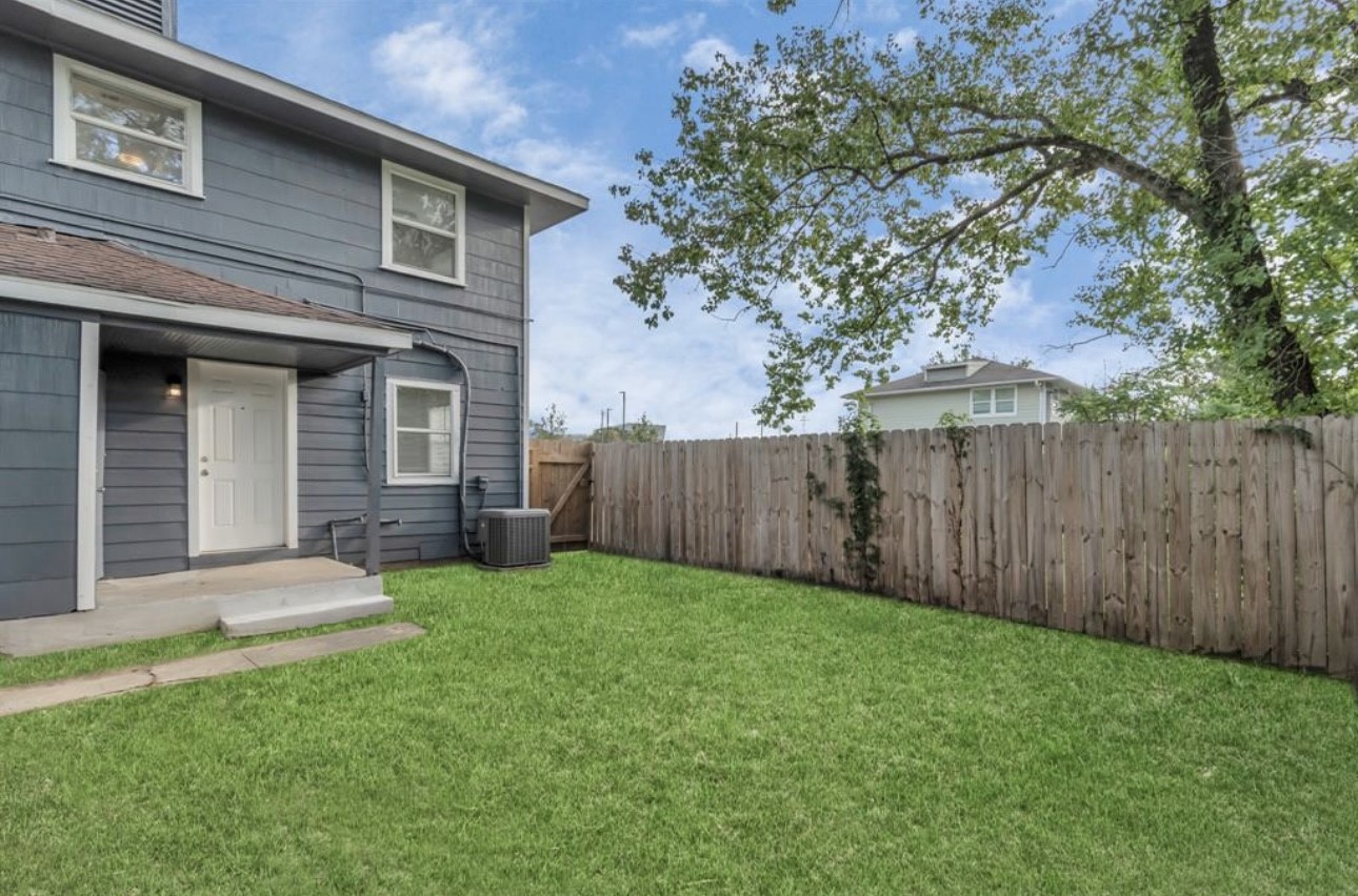 3404 Blodgett Street Houston, TX 77004 - Photo 16 of 19 a view of a back yard of the house