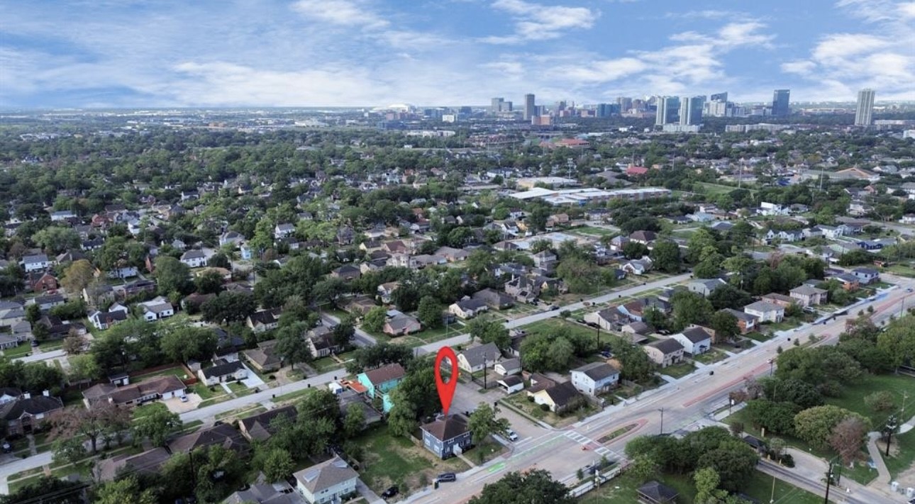 3404 Blodgett Street Houston, TX 77004 - Photo 19 of 19 an aerial view of residential houses with city view