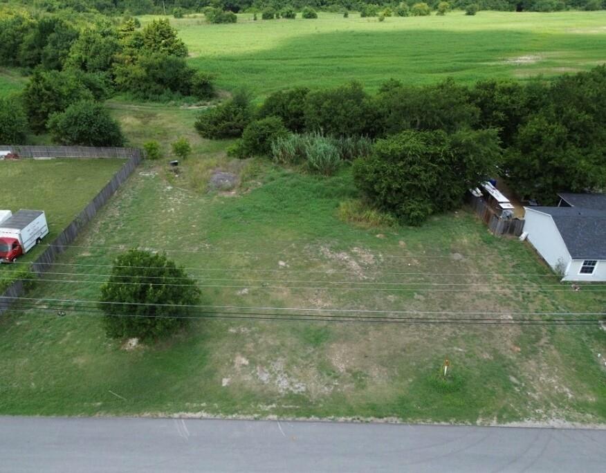 222 Overlook Drive Red Oak, TX 75154 - Photo 9 of 11 a backyard of a house with lots of green space