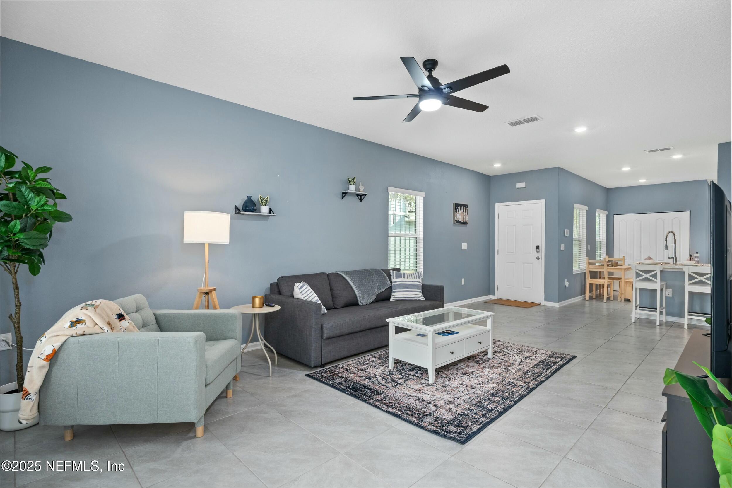 237 Aralia Lane Jacksonville, FL 32216 - Photo 5 of 25 tempImageMUPEmU