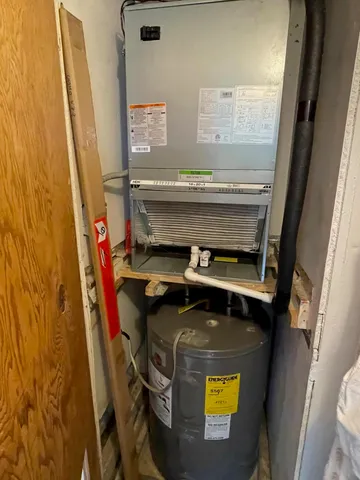 a en suite bathroom with a sink a toilet and a mirror