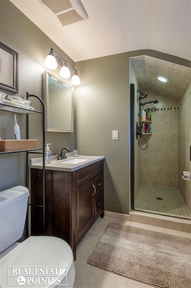 1901 Severn Road Grosse Pointe Woods, MI 48236 - Photo 28 of 37