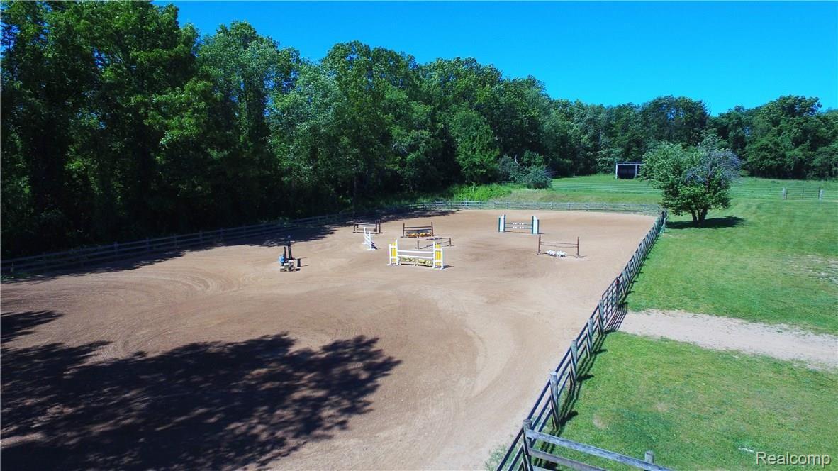 1020 Beaumont Road Highland, MI 48356 - Photo 3 of 37 DJI_0024.jpg