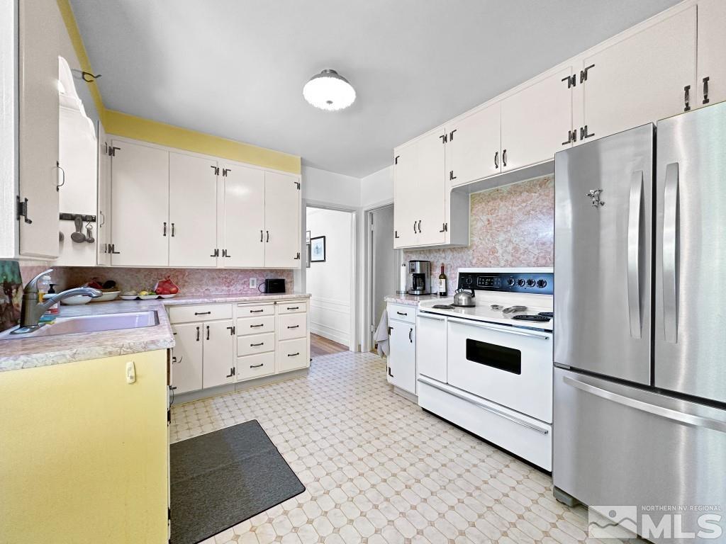 987 Mt Rose Street Reno, NV 89509 - Photo 11 of 34 a kitchen with cabinets appliances and a counter
