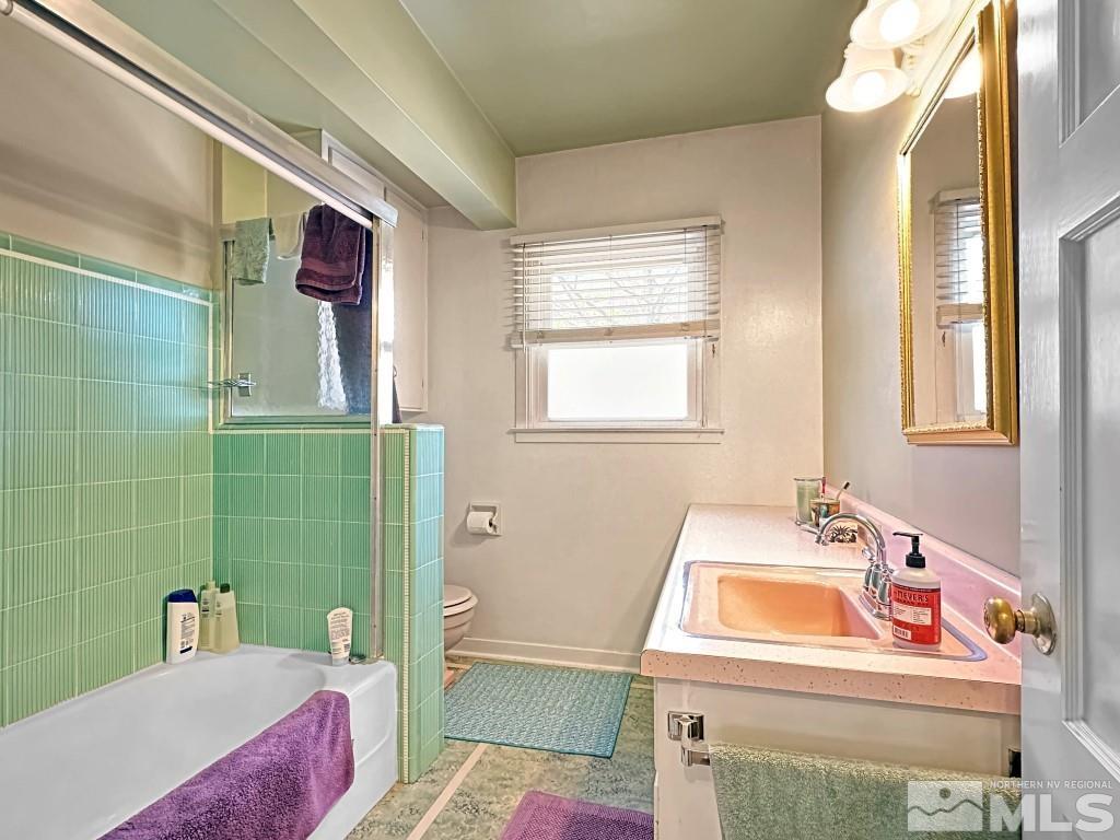 987 Mt Rose Street Reno, NV 89509 - Photo 16 of 34 a bathroom with a sink toilet and tub