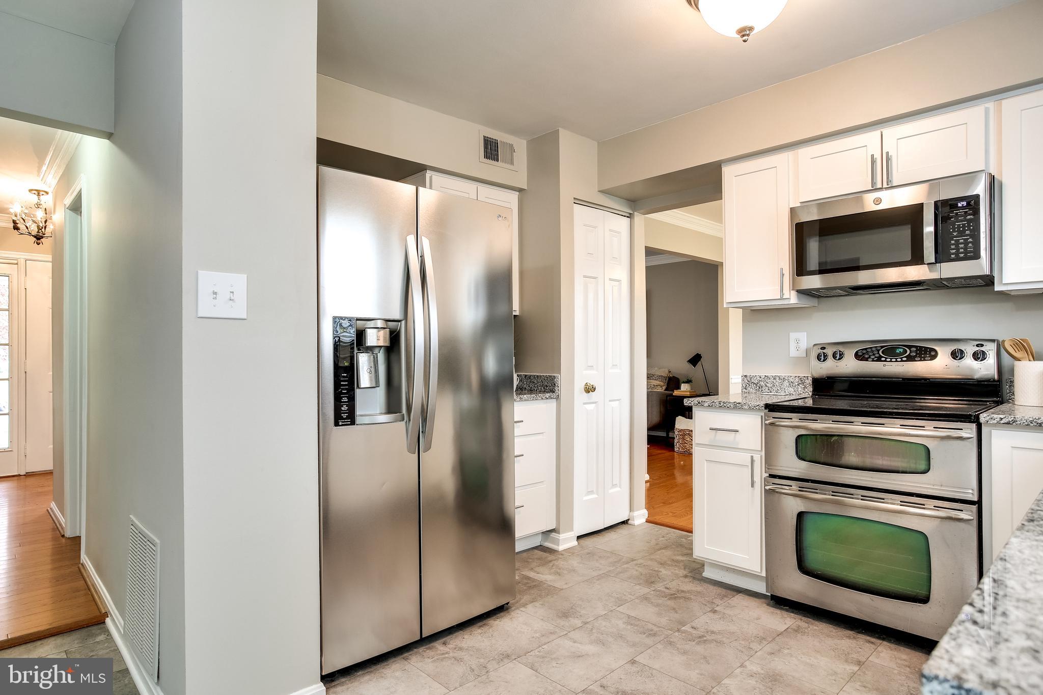 14212 Twig Road Silver Spring, MD 20905 - Photo 10 of 36 Built-in Microwave & Double Oven, one Convection