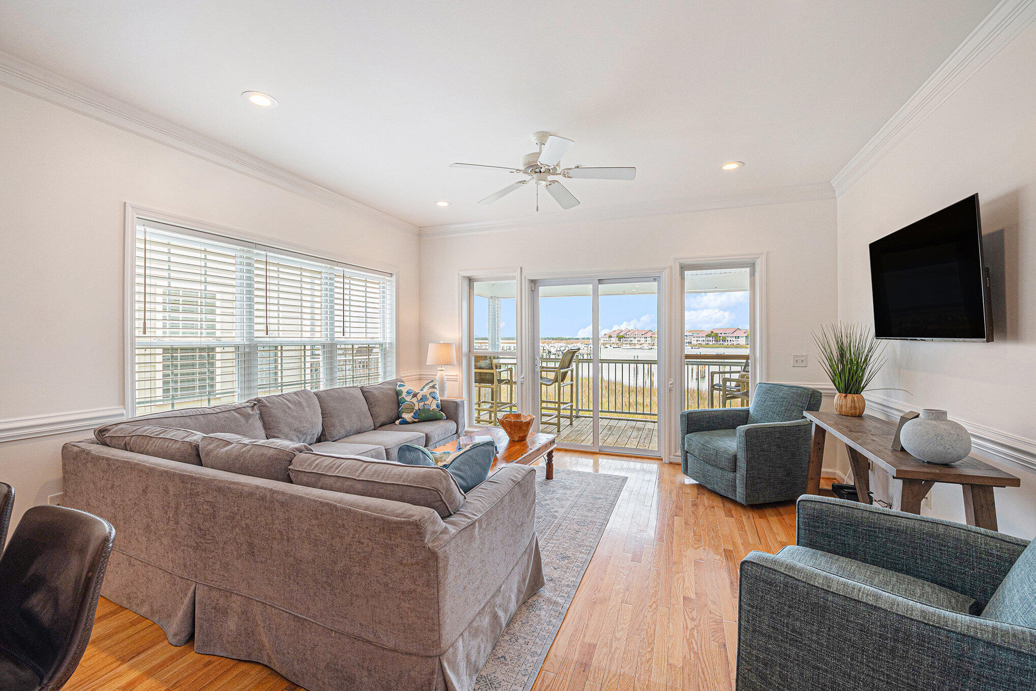 126 West 2nd Street Folly Beach, SC 29439 - Photo 4 of 37 004_file_145