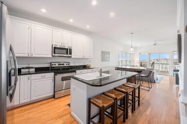 $999,000 | 126 West 2nd Street, Folly Beach, SC 29439