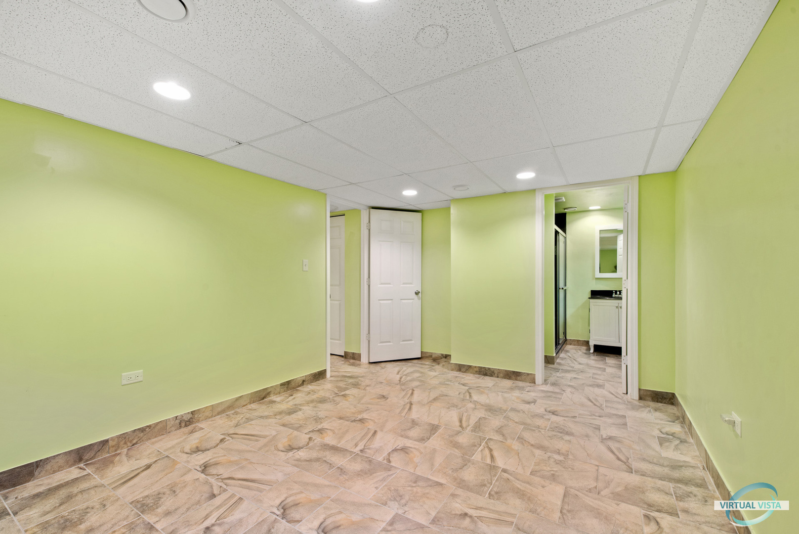 960 Millwood Drive Bartlett, IL 60103 - Photo 23 of 33 a view of hallway with a yellow carpet