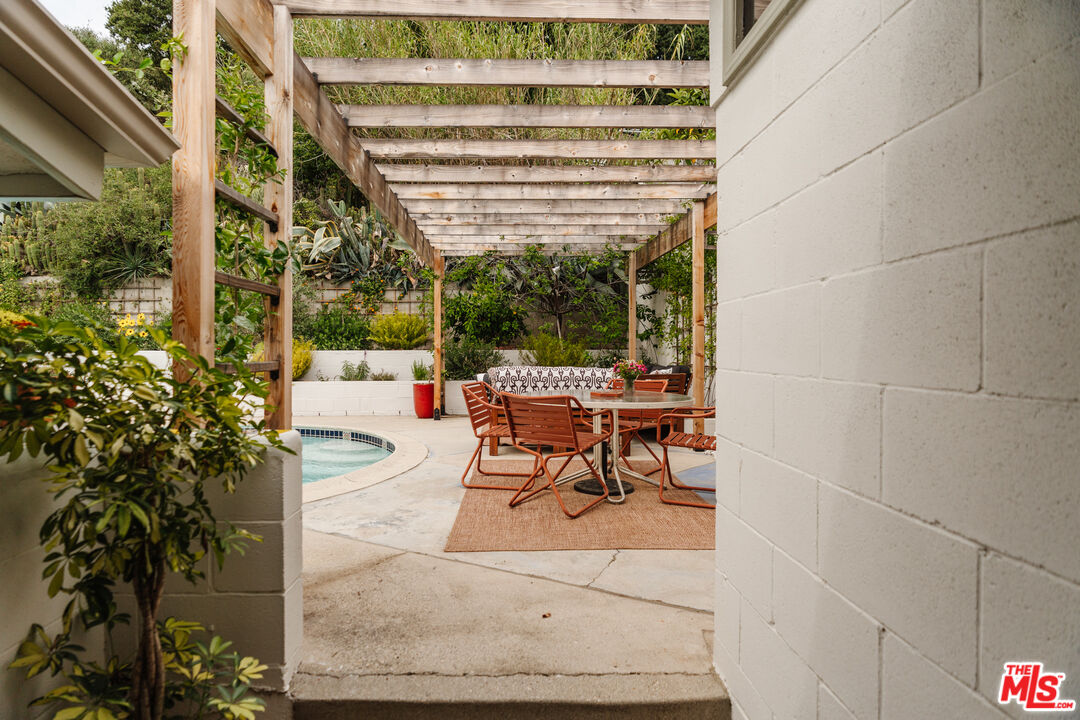 6457 Tokay Road Tujunga, CA 91042 - Photo 38 of 53 a view of outdoor space with seating area
