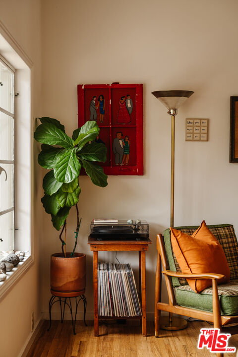 6457 Tokay Road Tujunga, CA 91042 - Photo 7 of 53 a living room with furniture