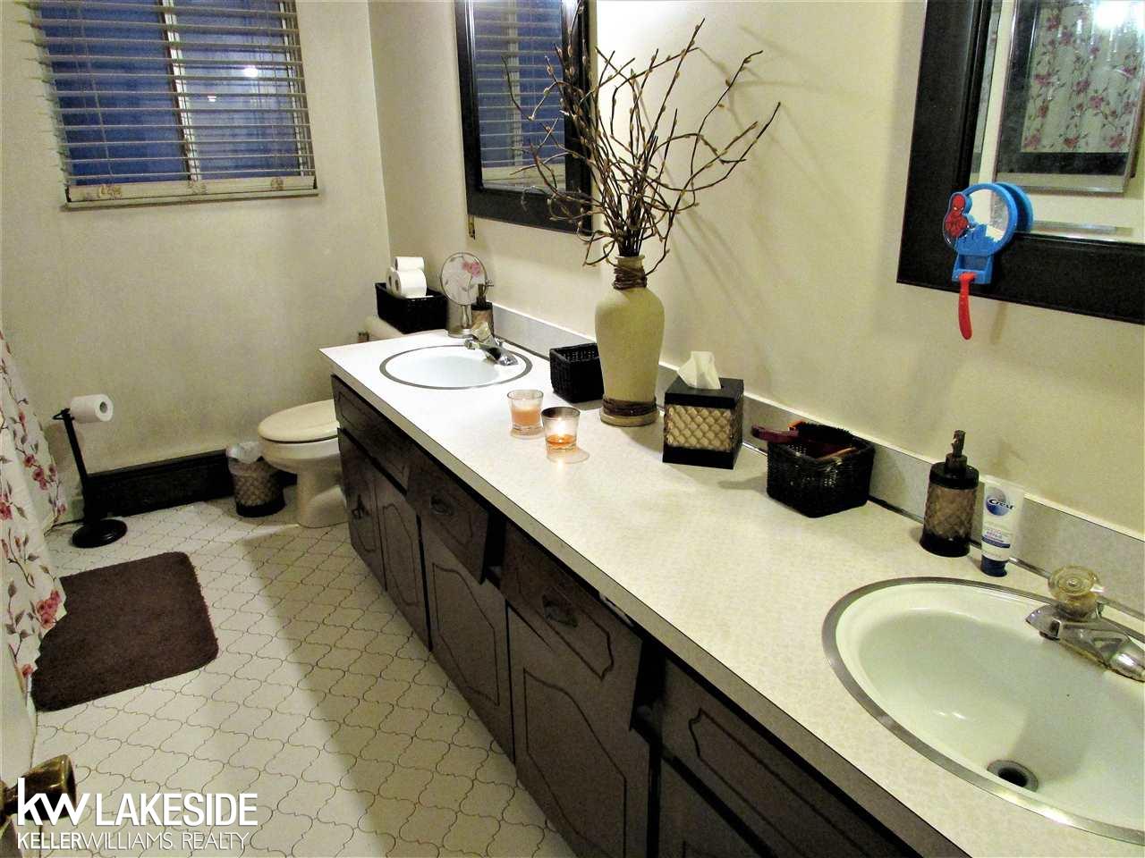 49640 Fairchild Road Macomb, MI 48042 - Photo 14 of 18 31372402-13.JPG