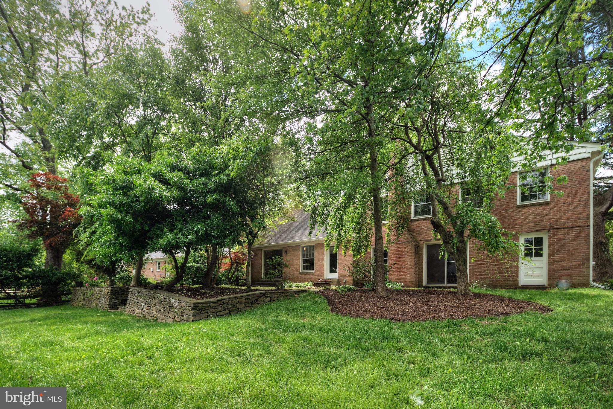 6925 Old Stage Road North Bethesda, MD 20852 - Photo 29 of 31 Large backyard