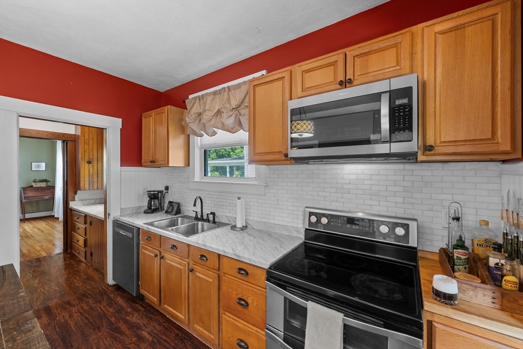 65 Prescott Street Clinton, MA 01510 - Photo 7 of 41