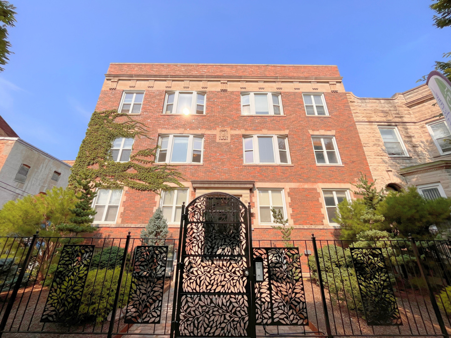 4240 South Calumet Ave