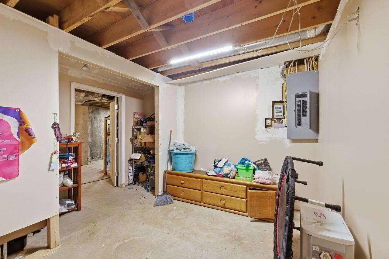 93 Woodland Road Windham, ME 04062 - Photo 2 of 39 3G0A2424