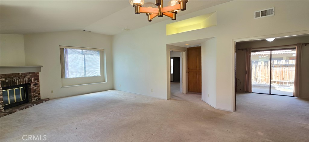 1101 North Heritage Drive Ridgecrest, CA 93555 - Photo 15 of 47 Living Rom