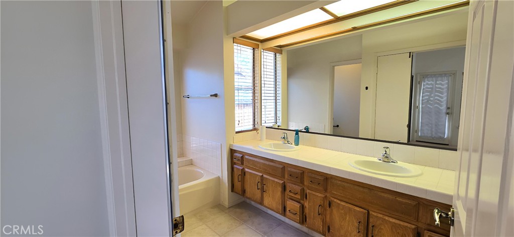 1101 North Heritage Drive Ridgecrest, CA 93555 - Photo 24 of 47 Master Bathroom