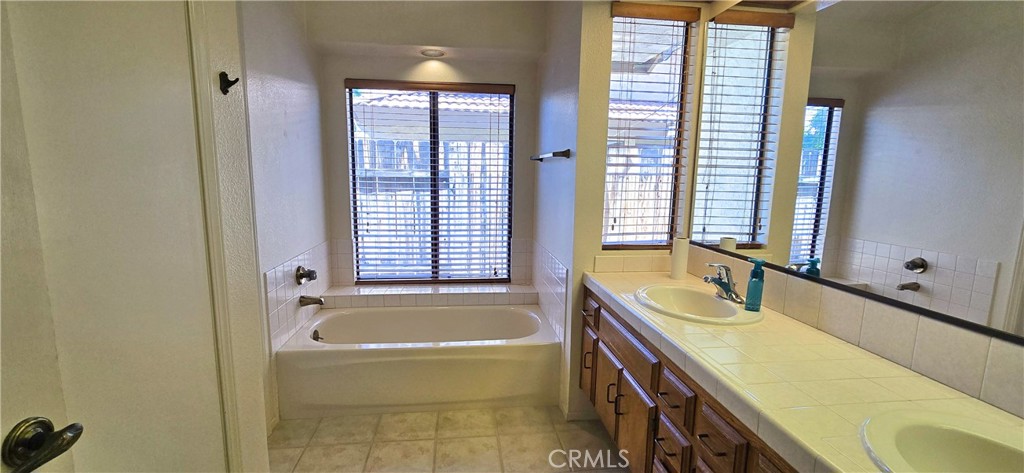 1101 North Heritage Drive Ridgecrest, CA 93555 - Photo 26 of 47 Master Bathroom Complete View