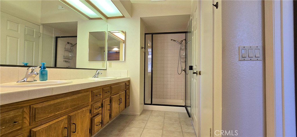1101 North Heritage Drive Ridgecrest, CA 93555 - Photo 27 of 47 Master Bathroom Shower Stall