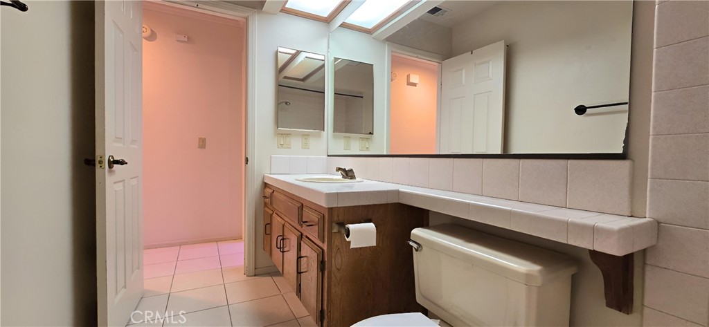 1101 North Heritage Drive Ridgecrest, CA 93555 - Photo 33 of 47 Bathroom #2 View to Hallway