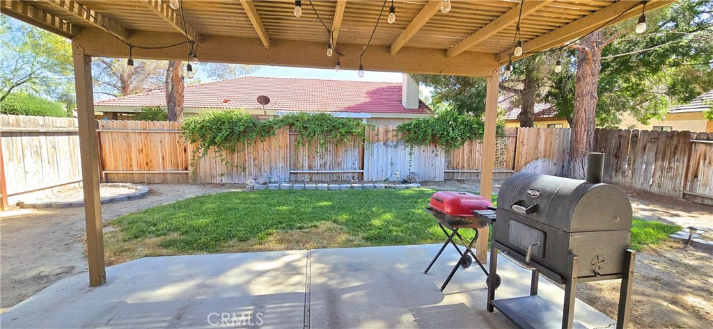 1101 North Heritage Drive Ridgecrest, CA 93555 - Photo 39 of 47 Patio in Back Yard