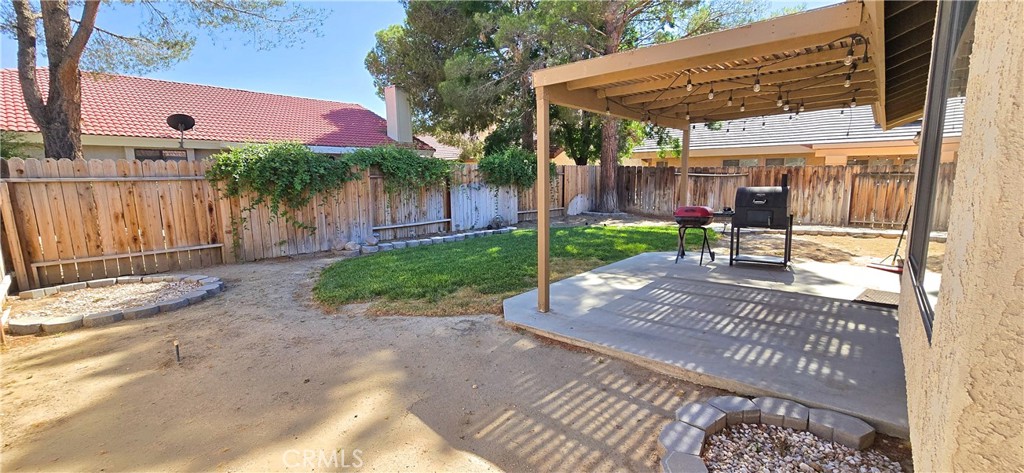 1101 North Heritage Drive Ridgecrest, CA 93555 - Photo 40 of 47 Patio & Backyard View