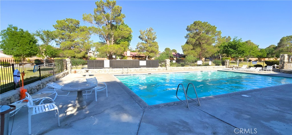 1101 North Heritage Drive Ridgecrest, CA 93555 - Photo 44 of 47 Community Pool