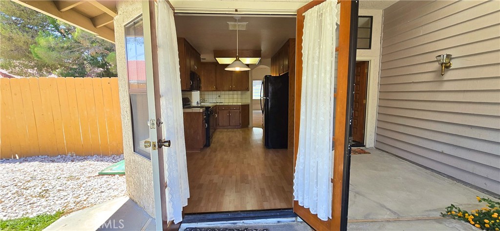 1101 North Heritage Drive Ridgecrest, CA 93555 - Photo 7 of 47 Kitchen Entrance