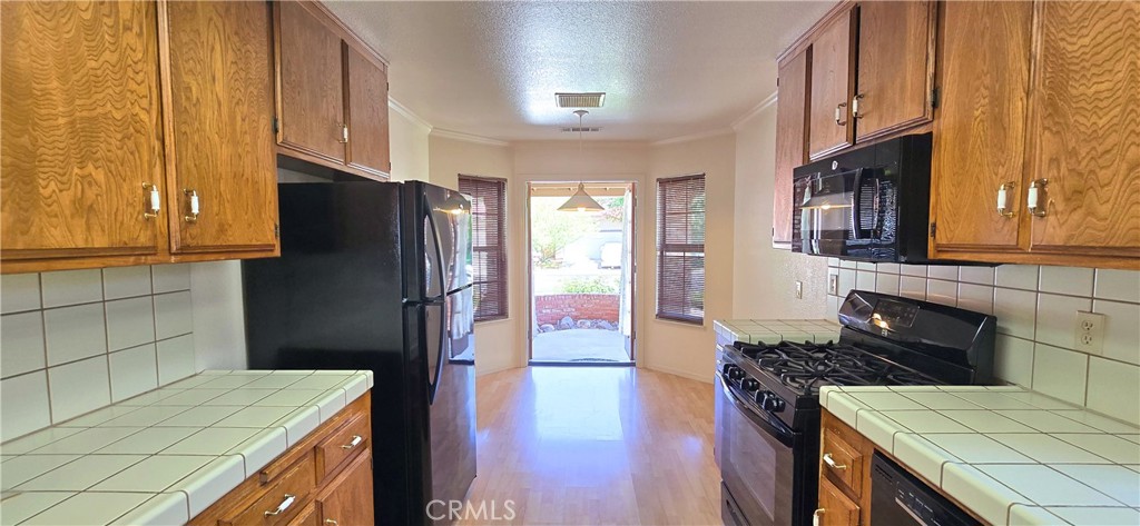 1101 North Heritage Drive Ridgecrest, CA 93555 - Photo 8 of 47 Kitchen View