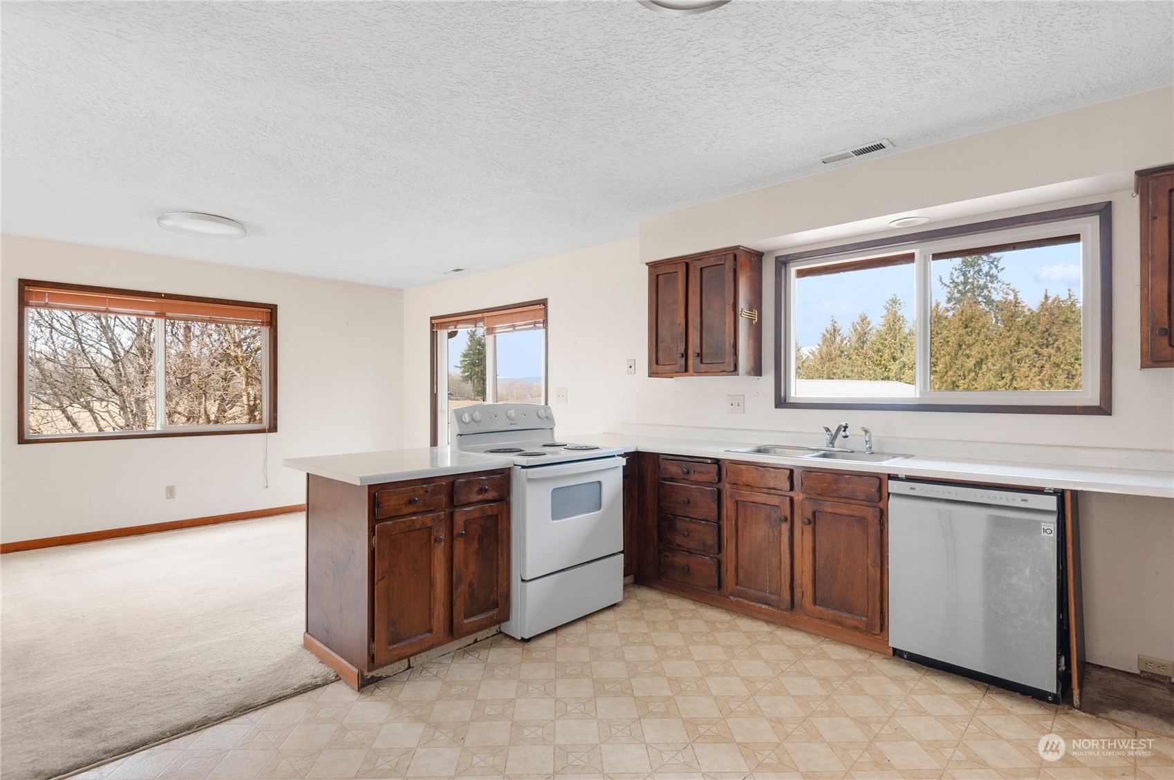 5102 Columbia Heights Road Longview, WA 98632 - Photo 8 of 32 Gallery Image 8