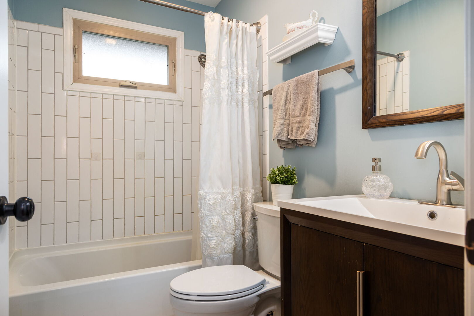 1N264 Darling Street Carol Stream, IL 60188 - Photo 15 of 30 a bathroom with a sink a toilet and shower