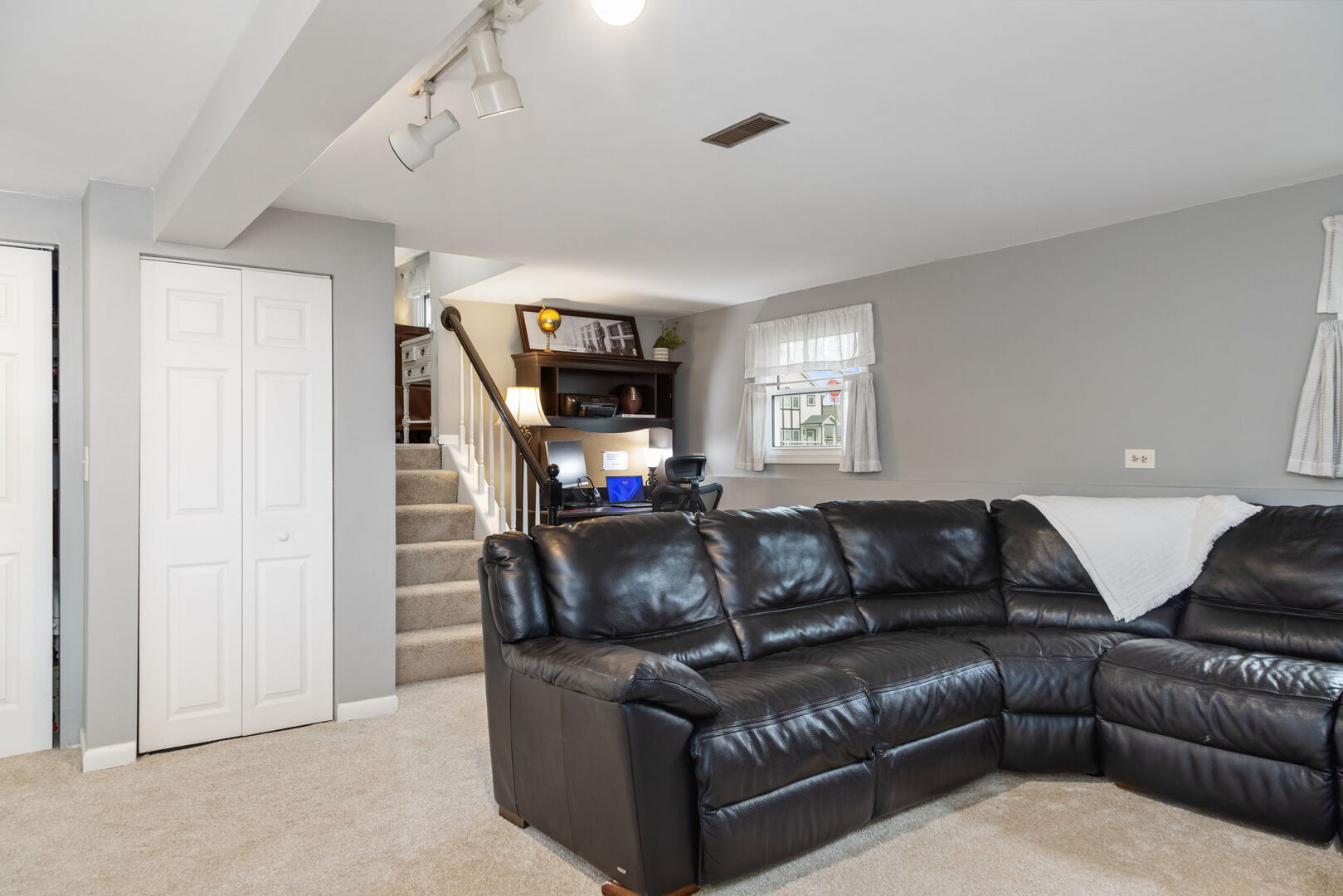 1N264 Darling Street Carol Stream, IL 60188 - Photo 20 of 30 a living room with furniture and a flat screen tv