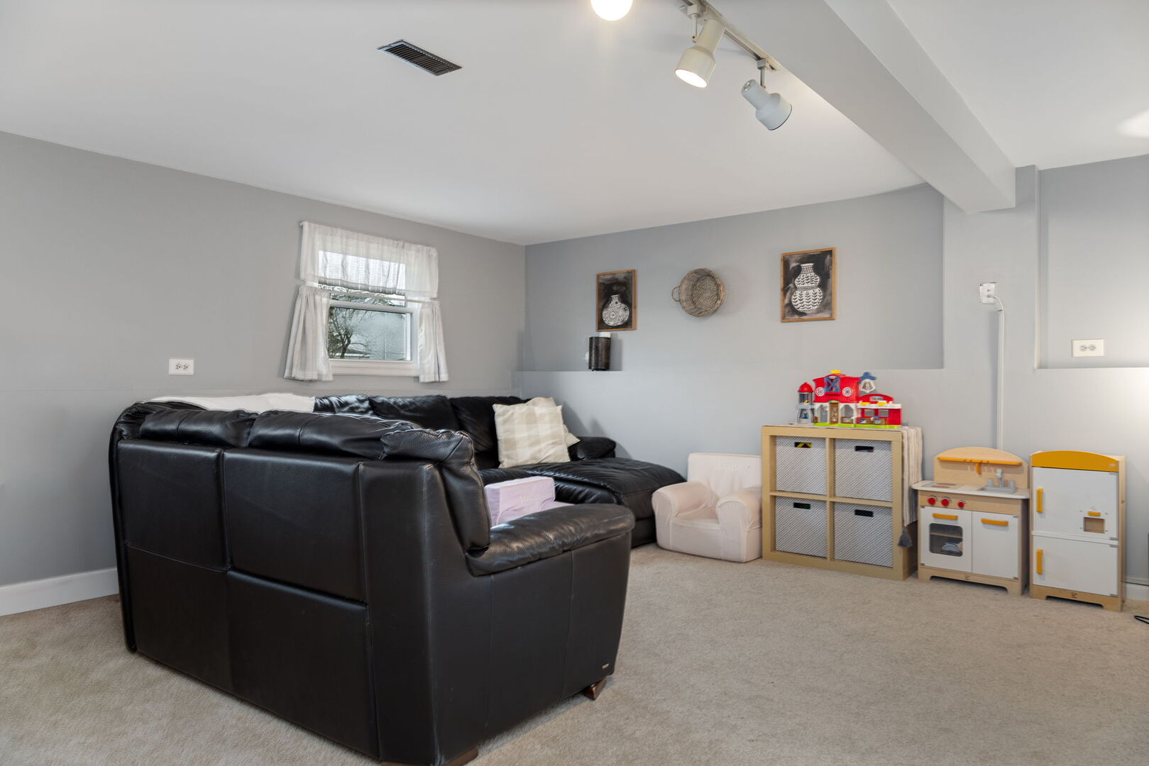 1N264 Darling Street Carol Stream, IL 60188 - Photo 21 of 30 a living room with furniture and a window