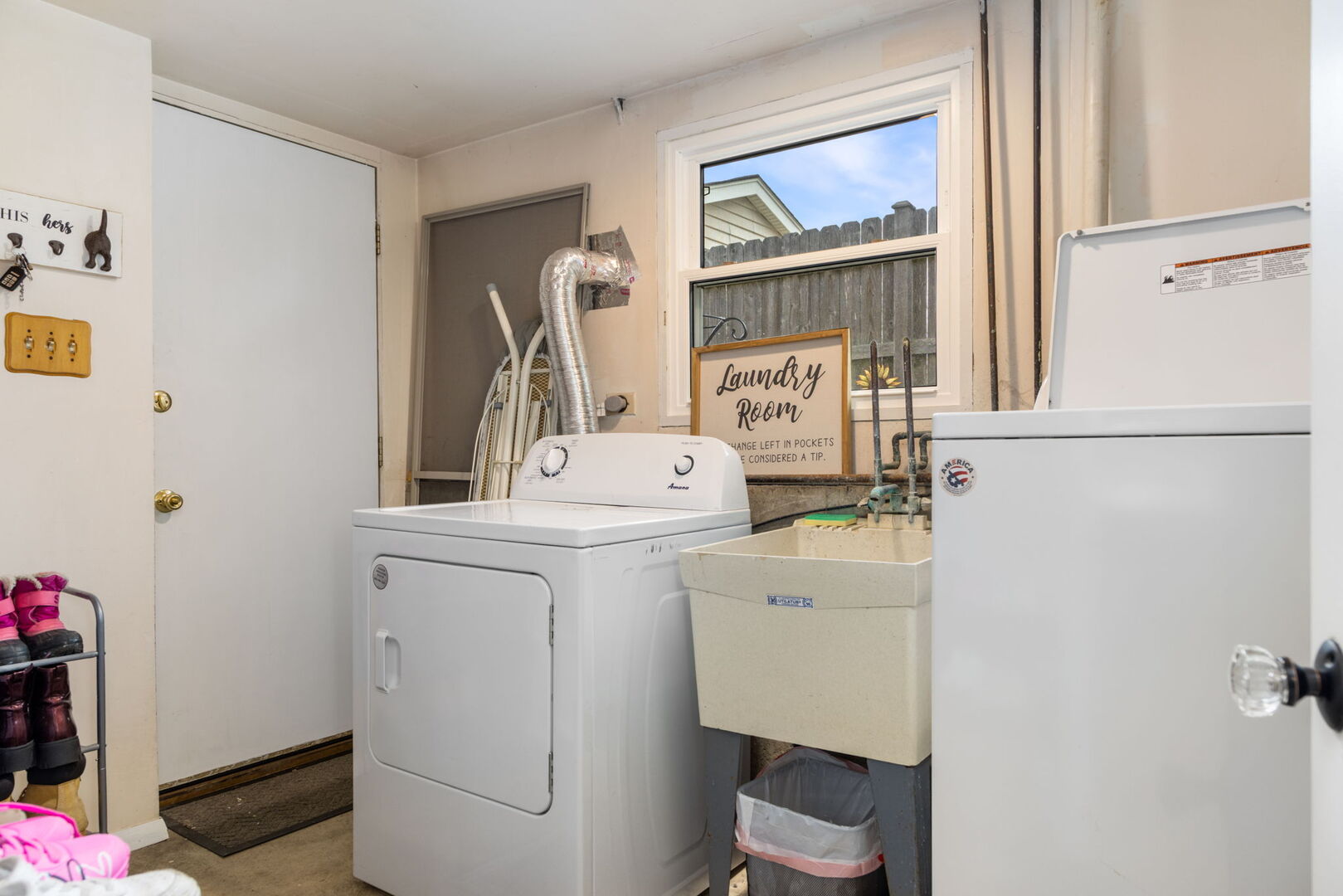 1N264 Darling Street Carol Stream, IL 60188 - Photo 24 of 30 a utility room with dryer and washer
